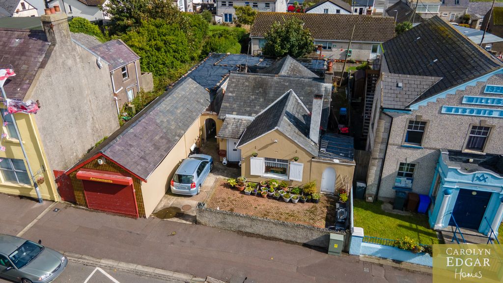 Property photo 1 of 35 007