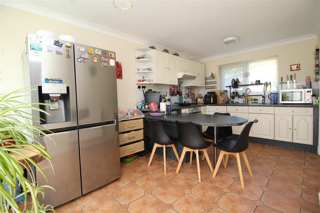 Property photo 3 of 11 Kitchen Diner 1 .Jpg