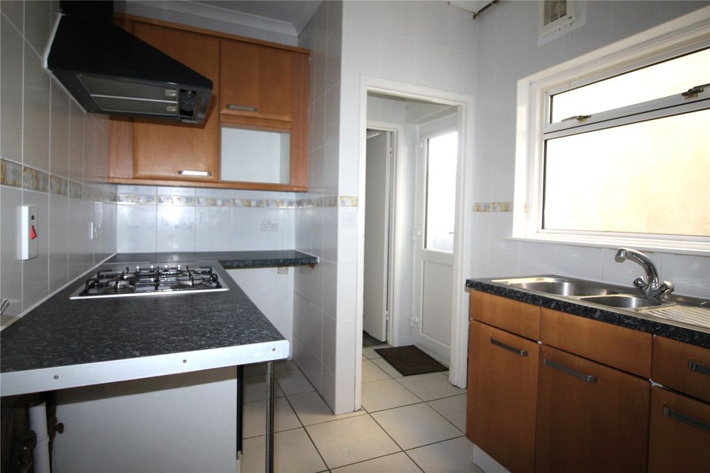 Property photo 2 of 9 Picture No. 10