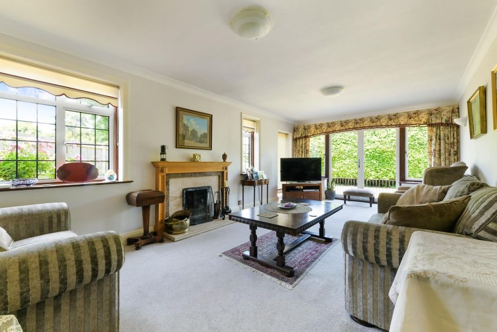 Property photo 3 of 33 The Avenue (15).Jpg