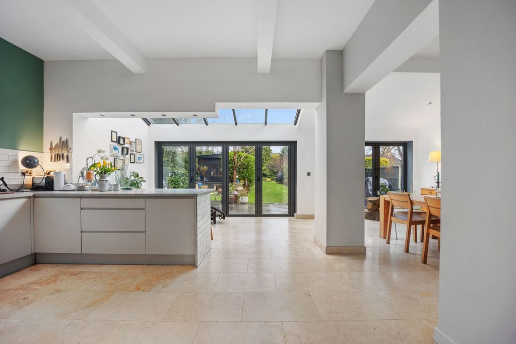 Property photo 2 of 60