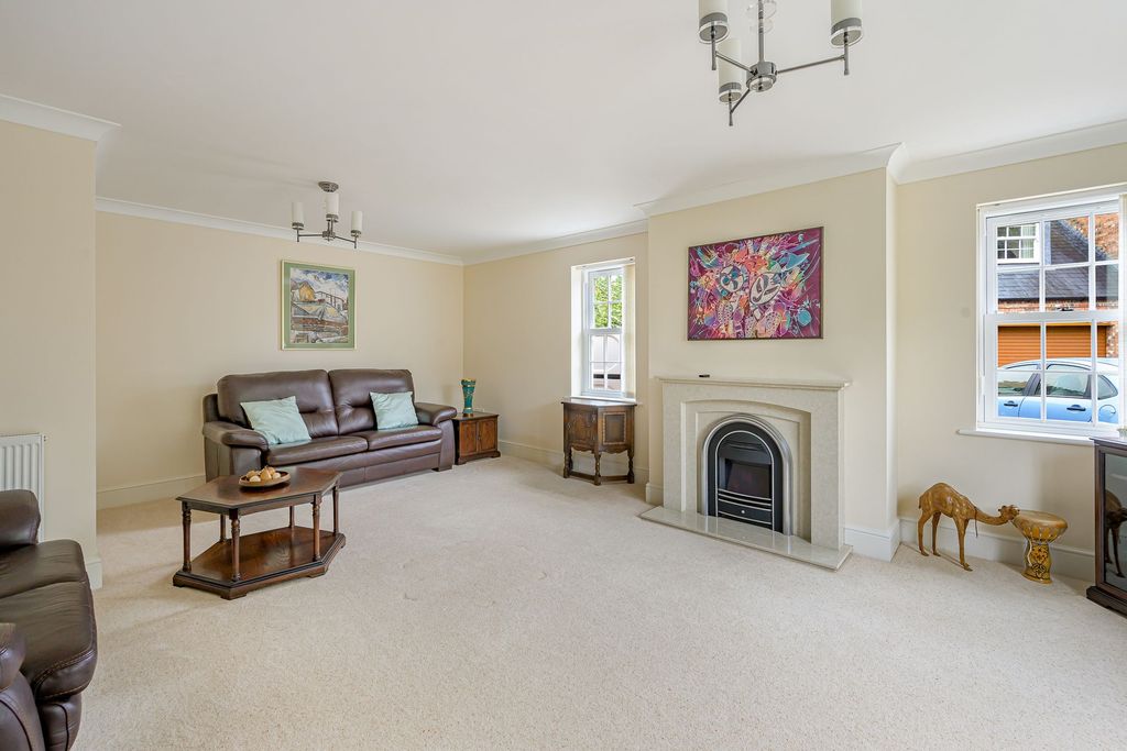 Property photo 2 of 31