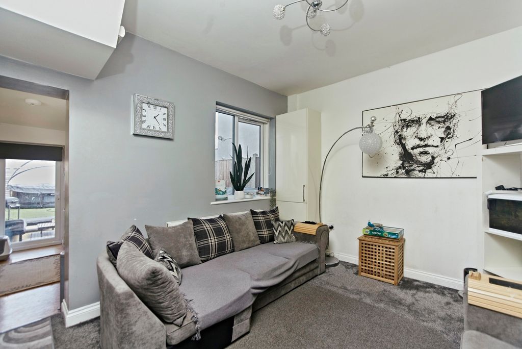 Property photo 2 of 22 Pbox-Img.Jpg
