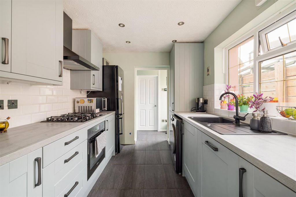 Property photo 3 of 26 Falcon Street, E13