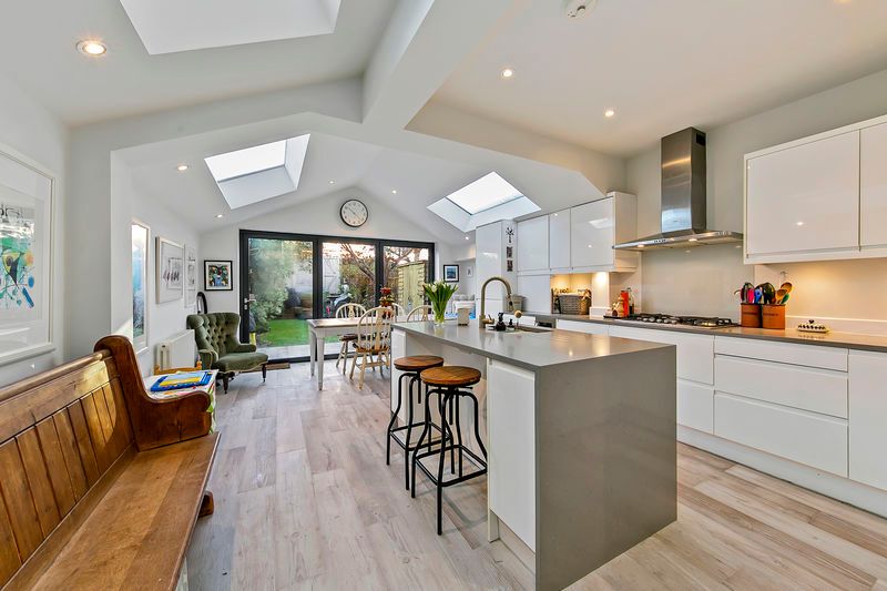 Property photo 3 of 15 Kitchen Dining Room