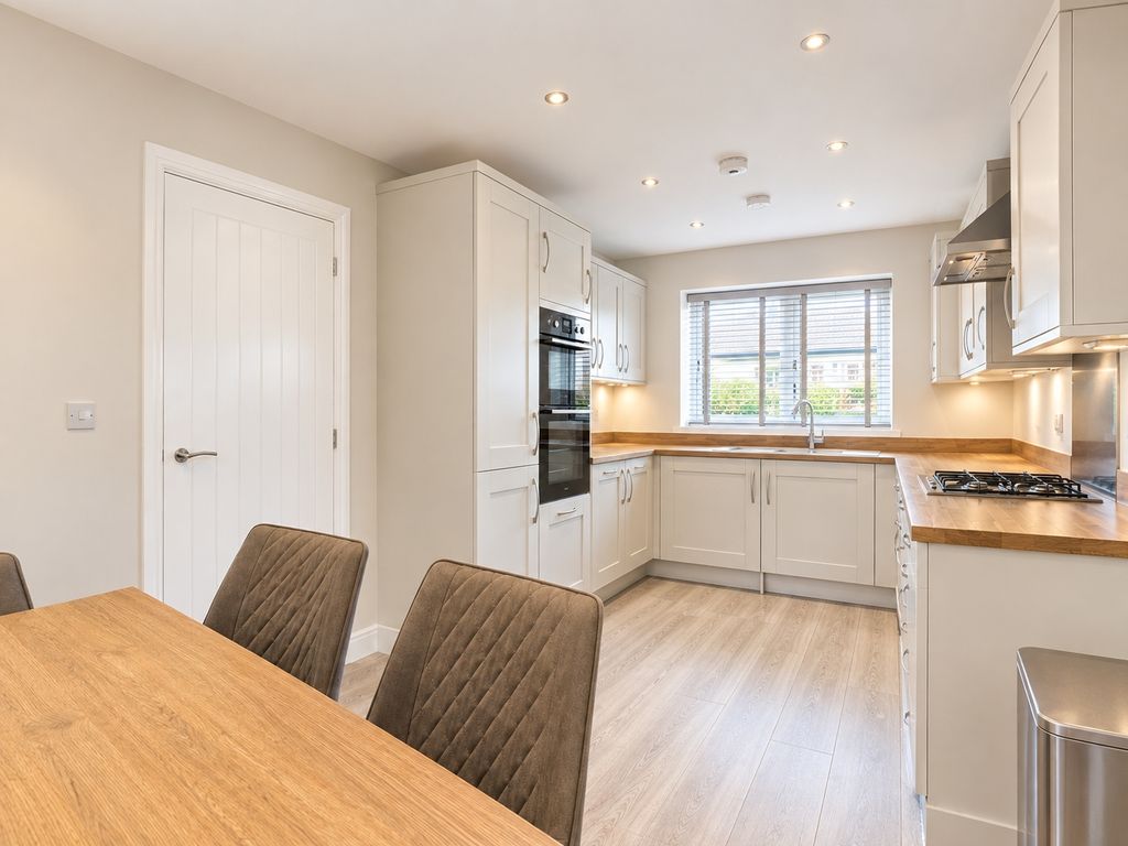 Property photo 3 of 20 Kitchen/Dining Room
