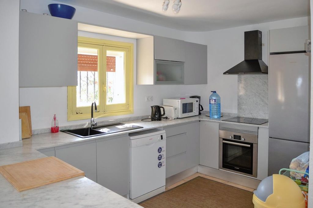 Property photo 2 of 46