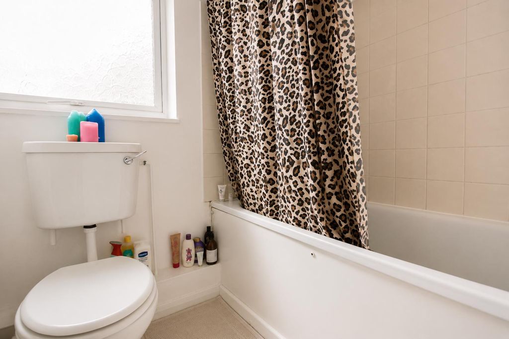 Property photo 3 of 6 4