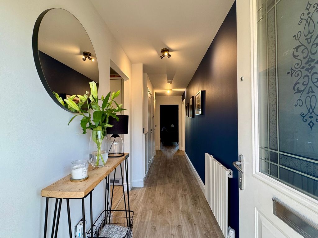 Property photo 2 of 21 Entrance Hallway