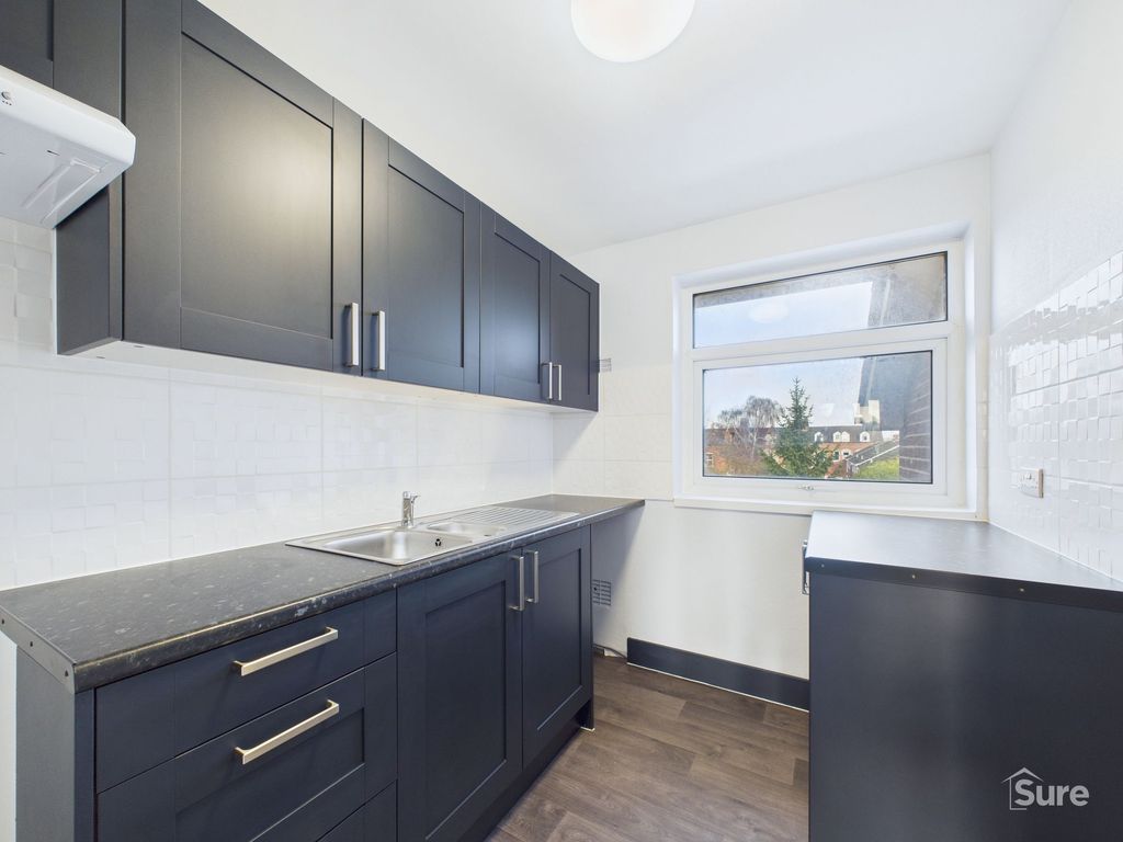 Property photo 2 of 8 Kitchen