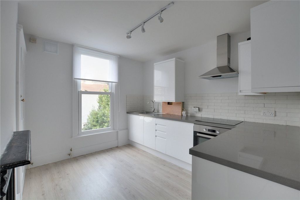 Property photo 3 of 9 Kitchen