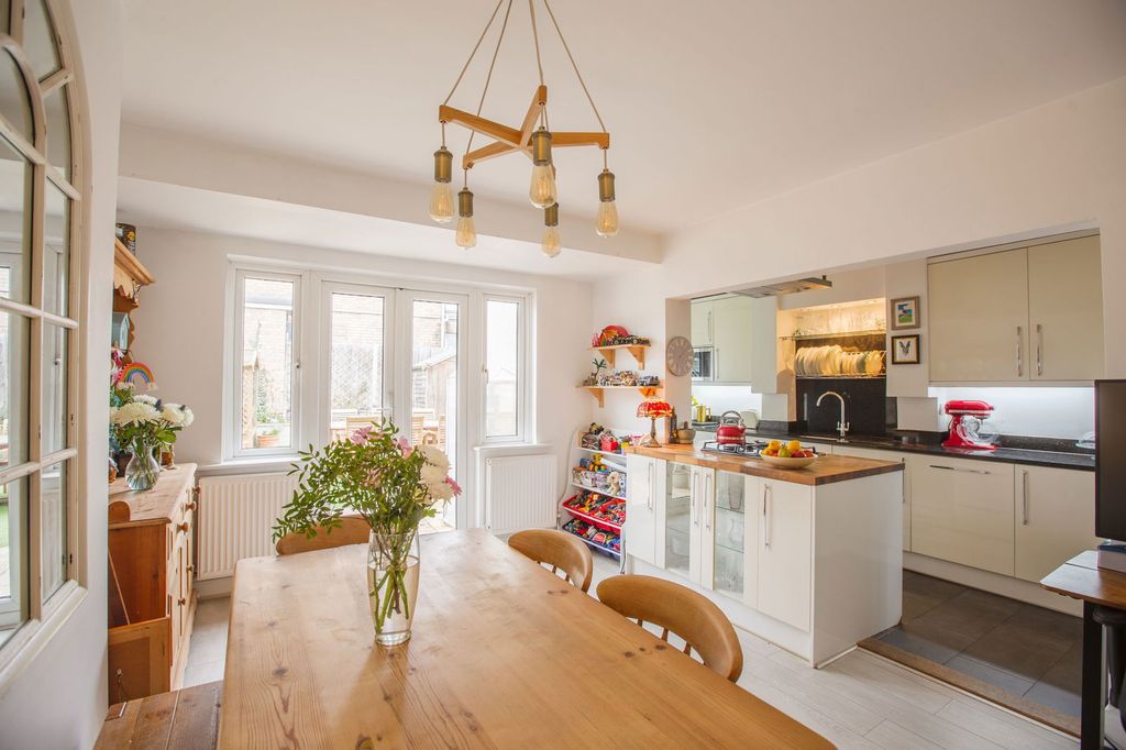 Property photo 3 of 29