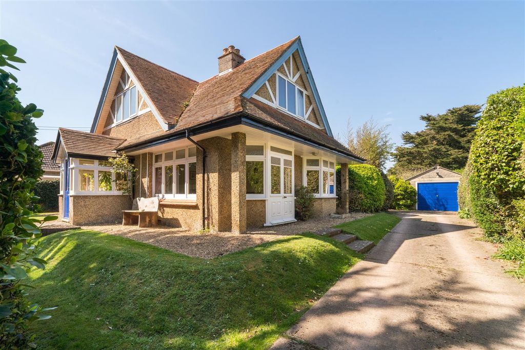 Property photo 2 of 23
