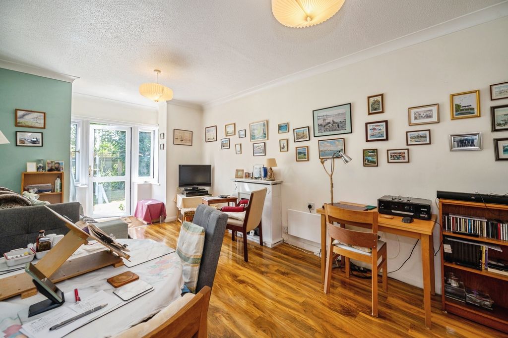 Property photo 2 of 17 Photo