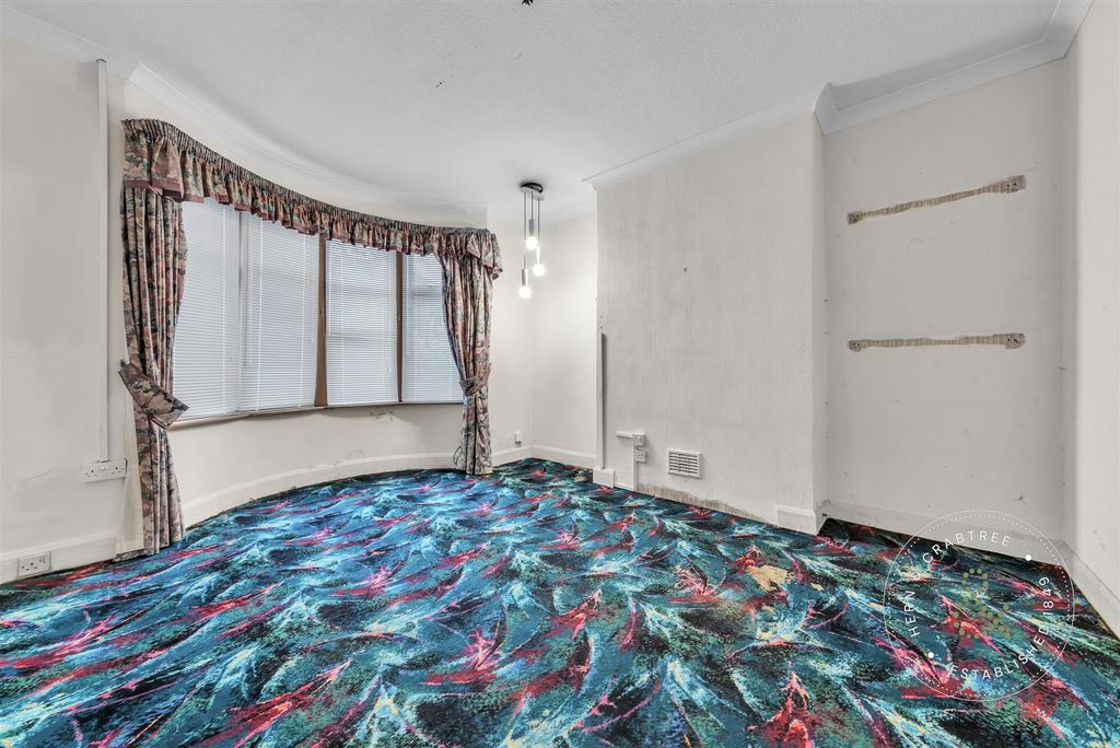 Property photo 2 of 32 St-Ambrose-Road-13.Jpg