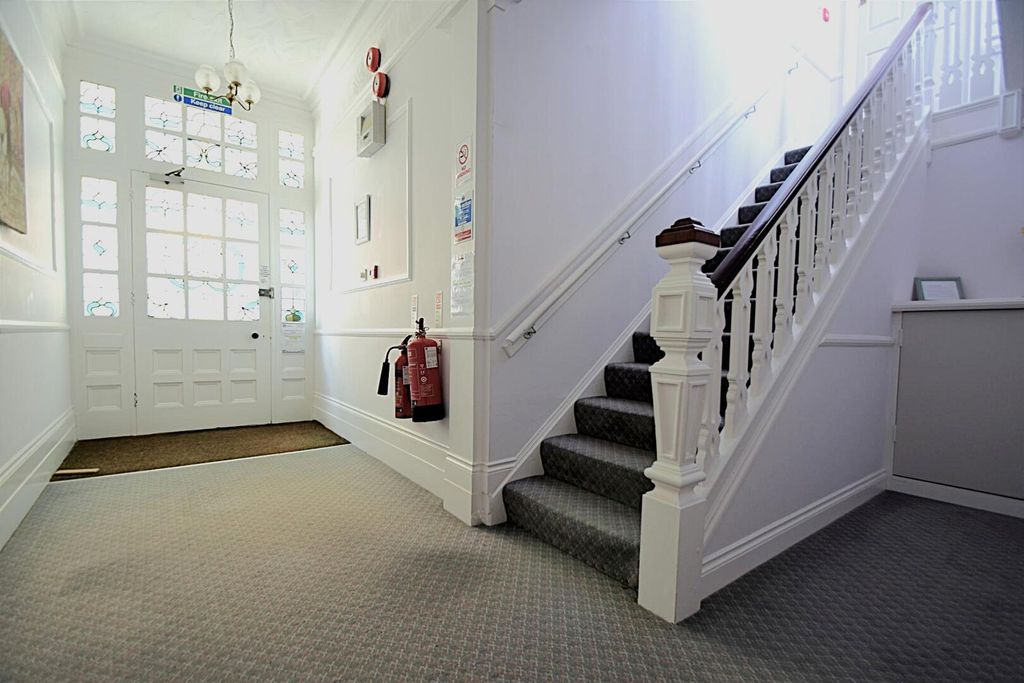 Property photo 2 of 9 Hallway