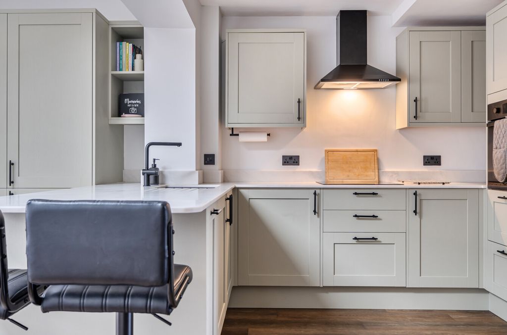 Property photo 3 of 13 1409083-4-6985Cde...