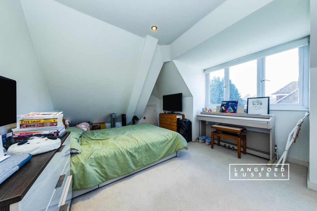 Property photo 3 of 10 Bedroom