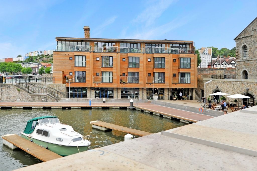 Property photo 1 of 8 External