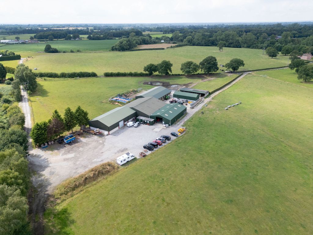 Property photo 2 of 32 Corbishley Farm