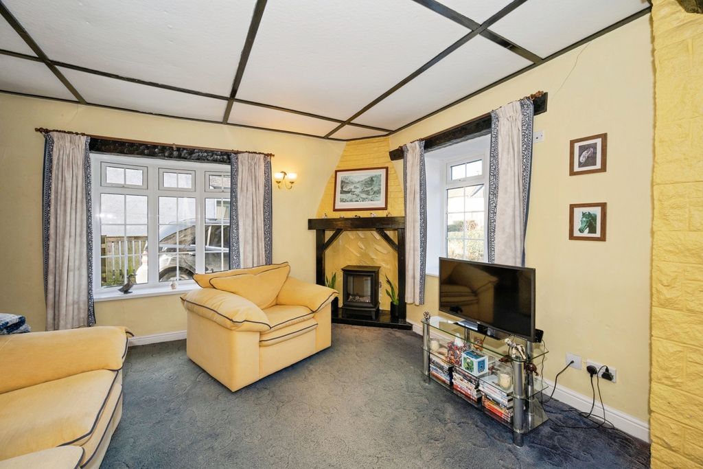 Property photo 3 of 14 Living/Dining Room