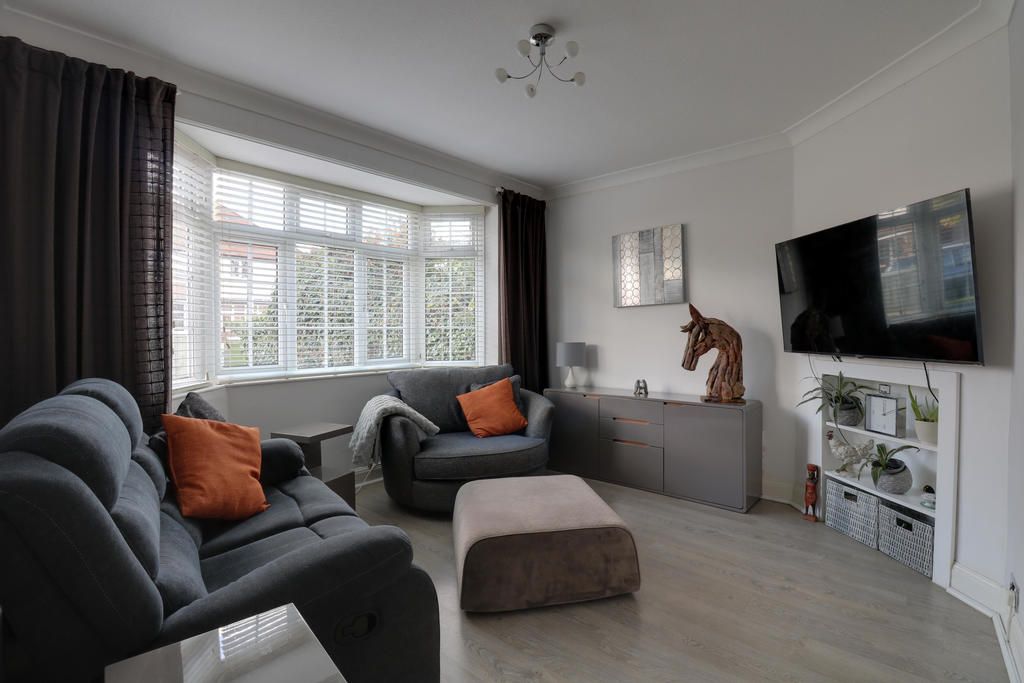 Property photo 3 of 15 Lounge