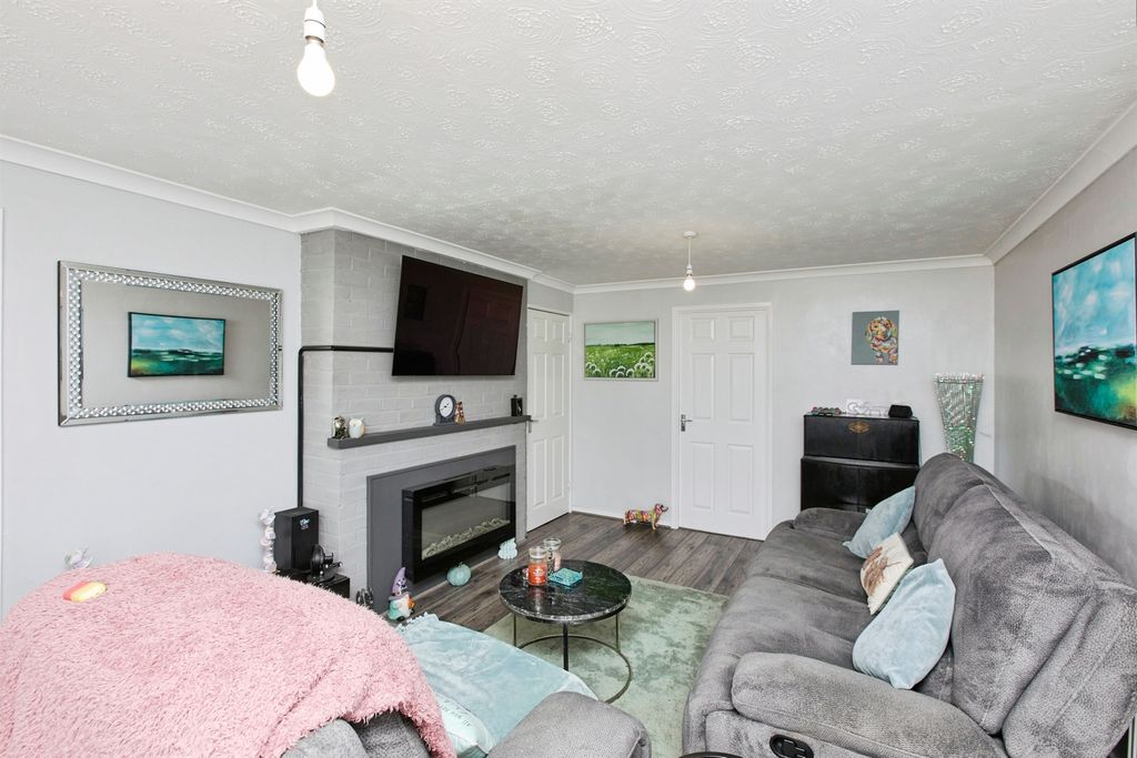 Property photo 3 of 24