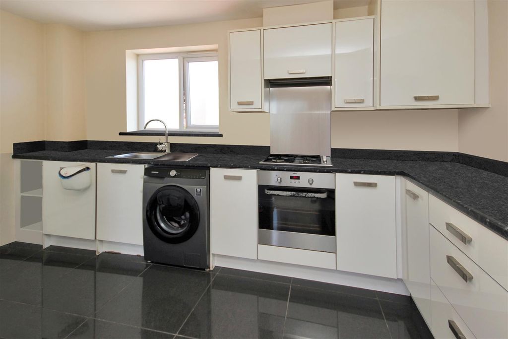 Property photo 3 of 9 Kitchen.Jpg