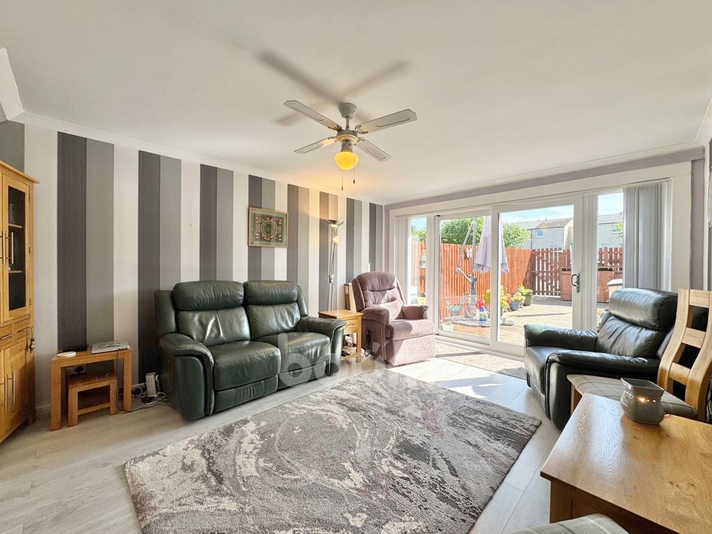Property photo 1 of 18 Sundrum Place, Kilwinning Lounge