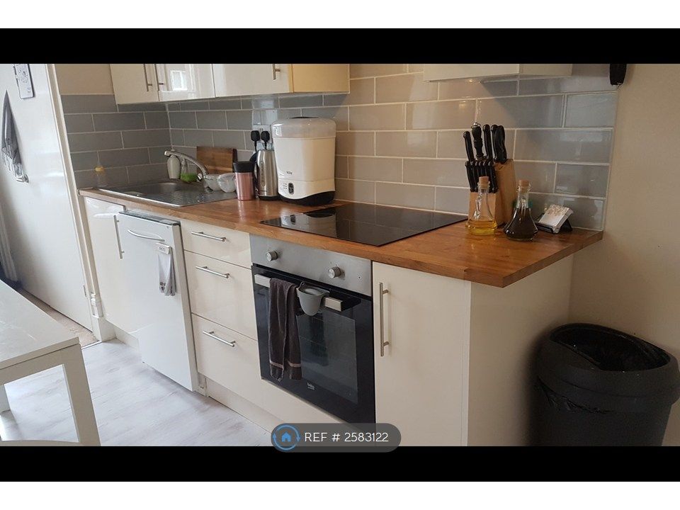Property photo 3 of 6 Modern Kitchen With Oven