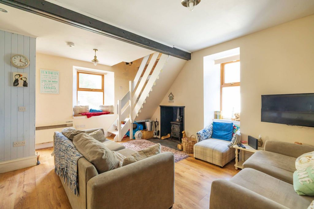 Property photo 3 of 12