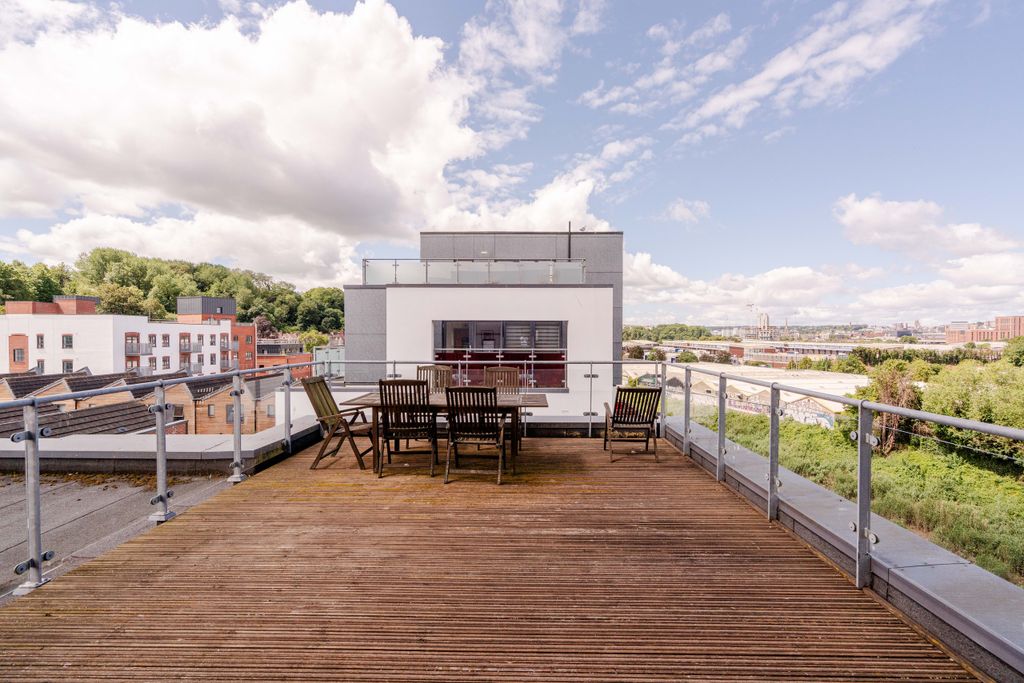 Property photo 1 of 20 15