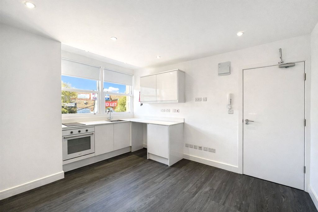 Property photo 2 of 8 Picture No. 14