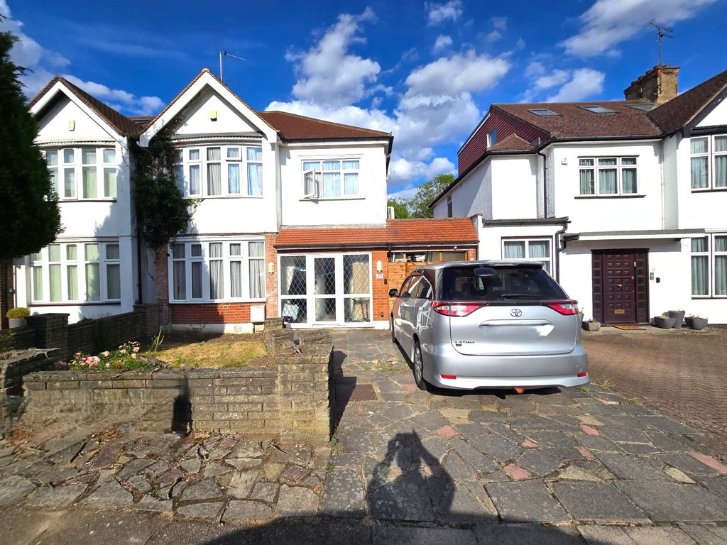 Property photo 1 of 11 Four Bed Semi With A Kosher Kitchen &amp; Off Street Parking