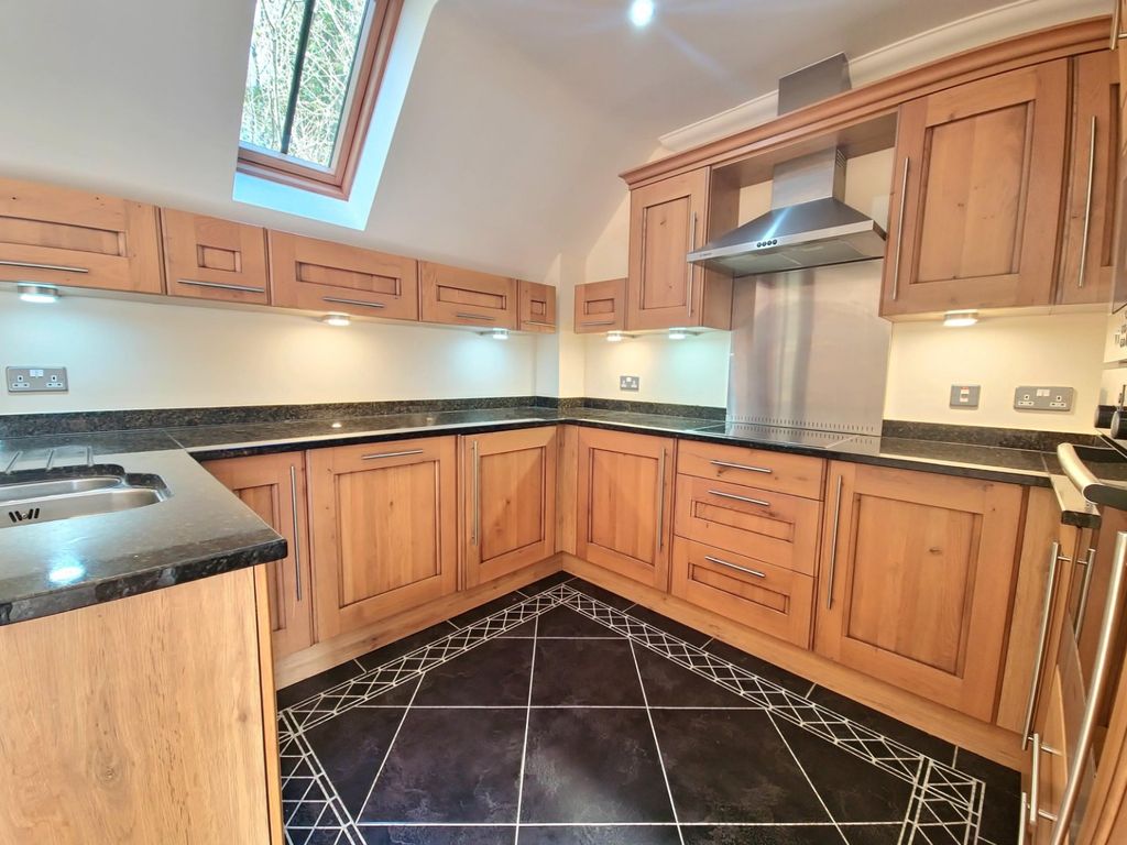 Property photo 2 of 16 Picture No. 22