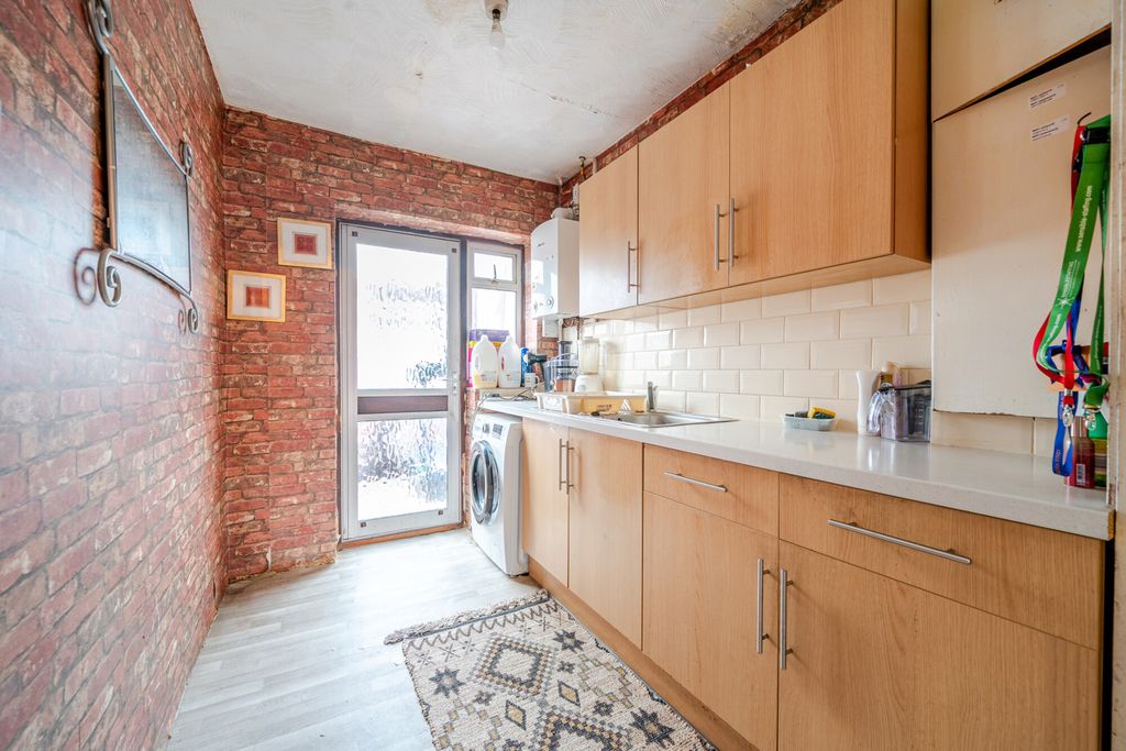 Property photo 3 of 21 Kitchen