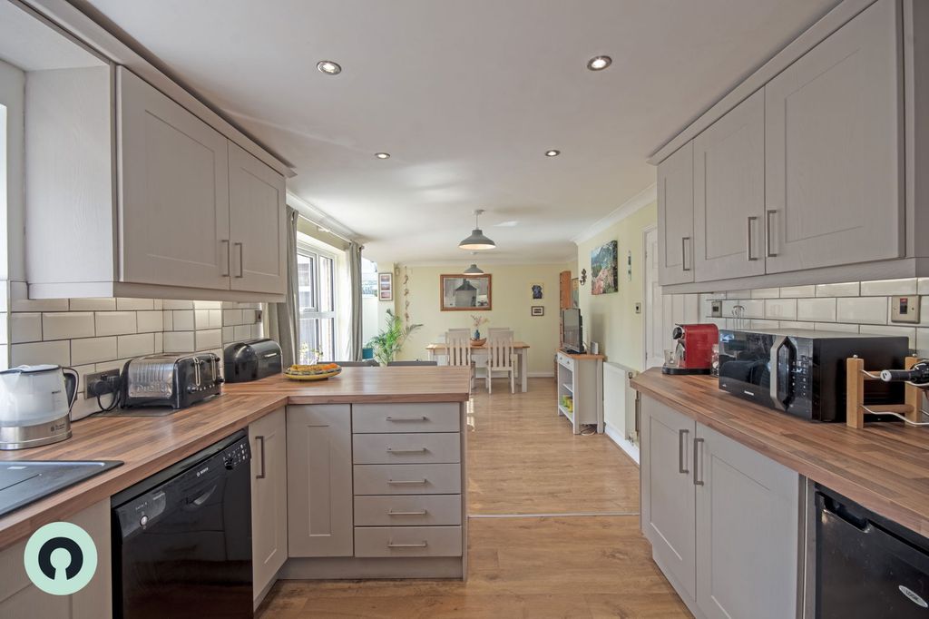 Property photo 2 of 35