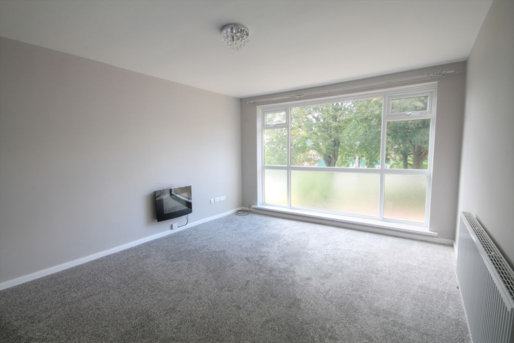 Property photo 2 of 10 Living Room