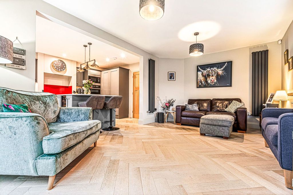 Property photo 3 of 24