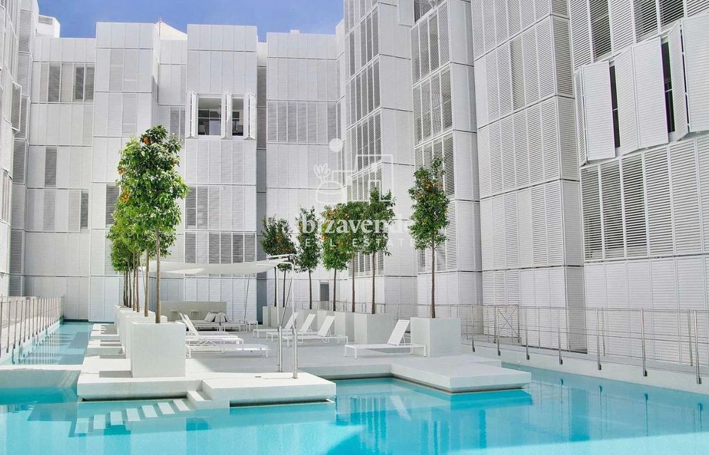 Property photo 1 of 19 Elegant Apartment In Patio Blanco, Marina Botafoch