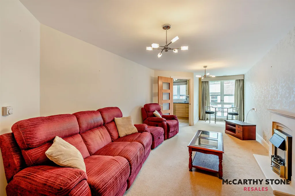 Apartment in Ipswich, The Dales, Suffolk - More