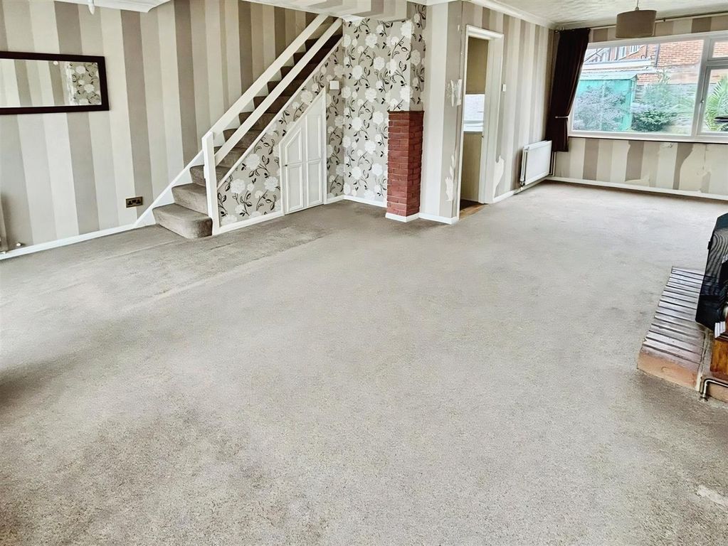Property photo 3 of 11 Lounge/Dining Room