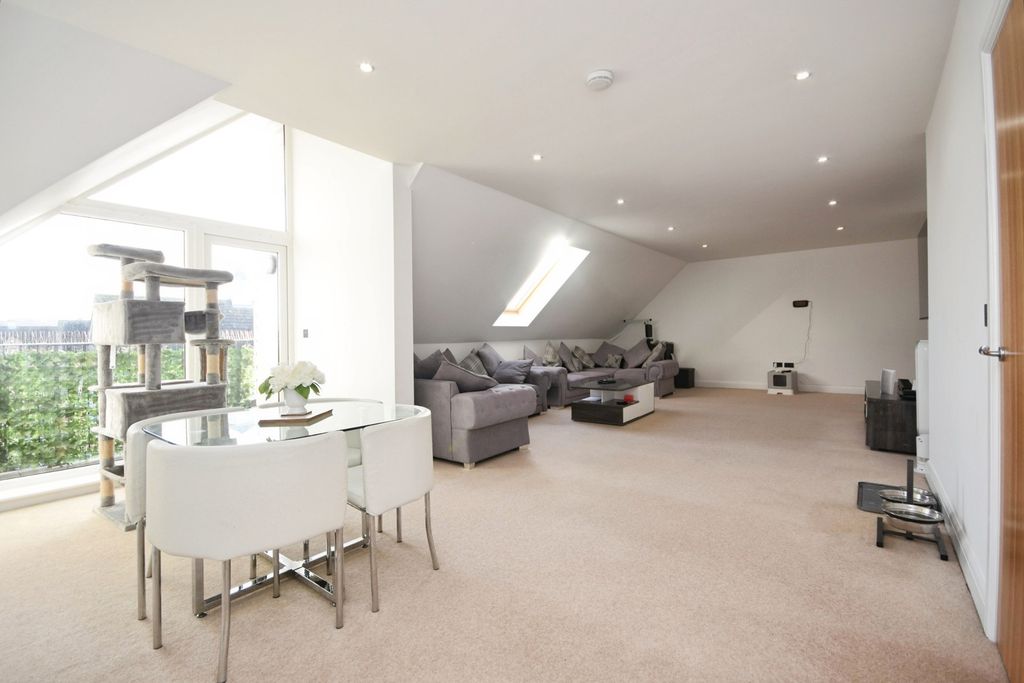 Property photo 2 of 16 Photo