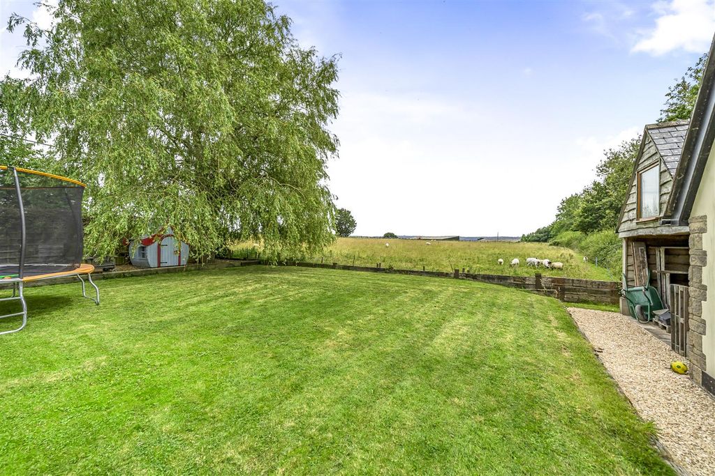 Property photo 3 of 20 Garden / View