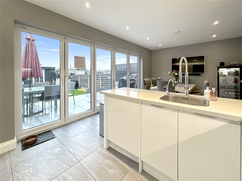 Property photo 2 of 28 Picture No. 21