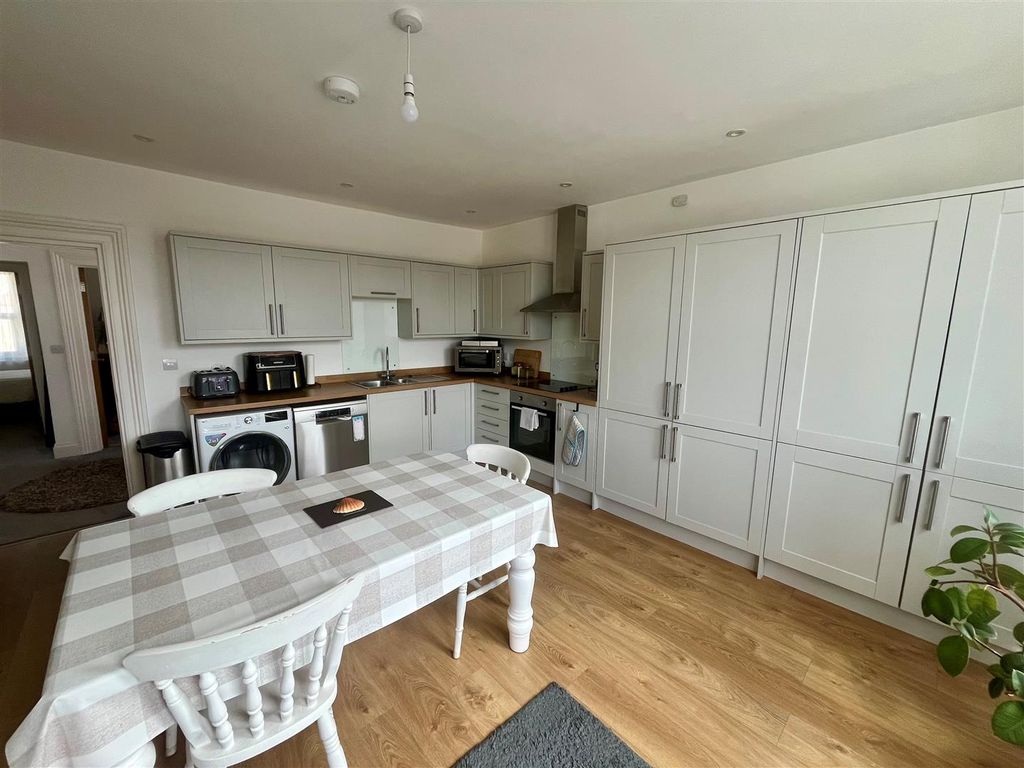 Property photo 3 of 14 Kitchen 2.Jpg