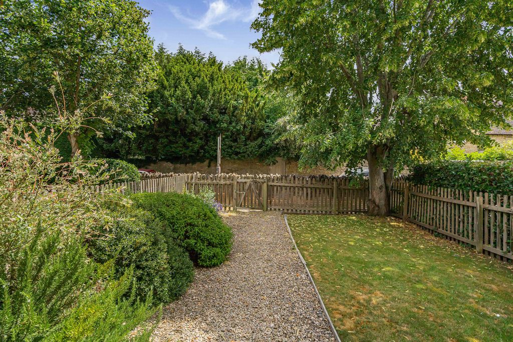 Property photo 2 of 32