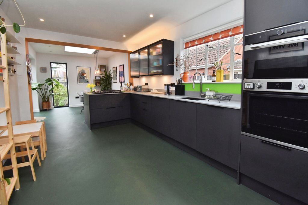 Property photo 3 of 18