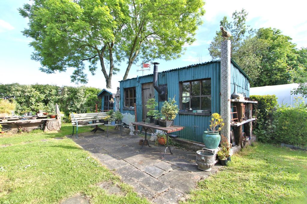 Property photo 2 of 20