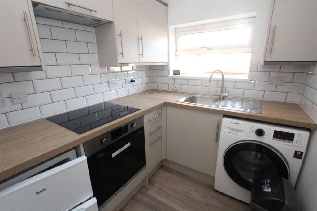 Property photo 3 of 12 Apartment Kitchen